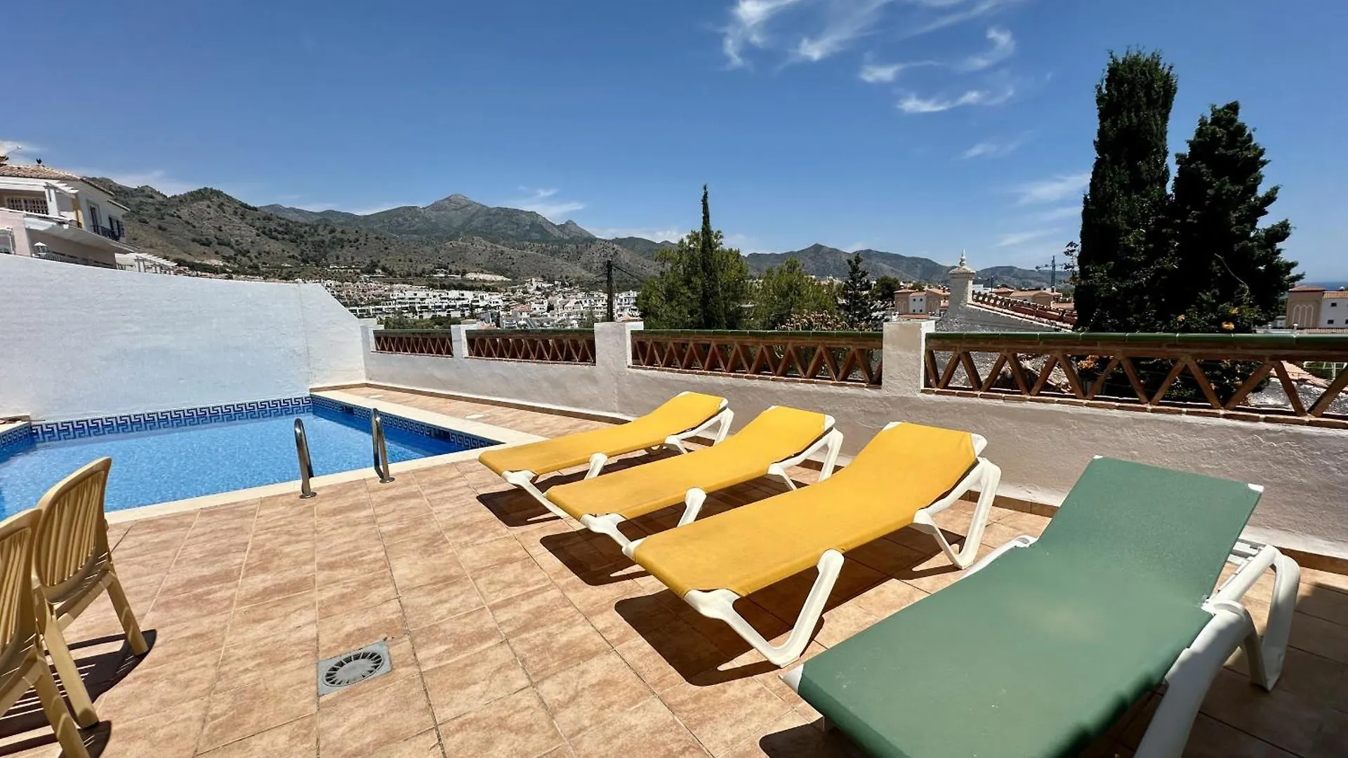 R1384 Casa Cleo Villa Nerja Spain